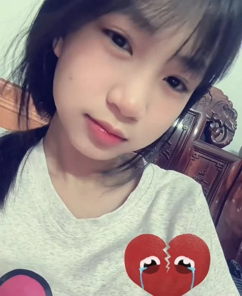 Gái Xinh 2K8 Sở Hữu Nhan Sắc Thanh Thuần