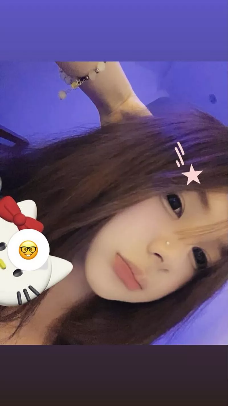 Gái Xinh 2K8 Với Nụ Cười Tỏa Nắng Cực Cuốn Hút