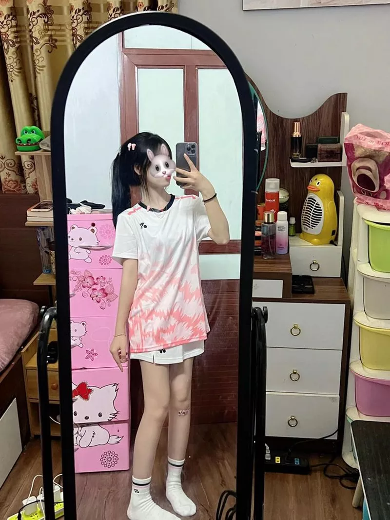 Gái Xinh Lớp 10 Trong Bộ Đồng Phục Cực Kỳ Nổi Bật