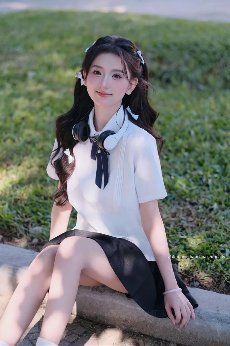 Gái Xinh Lớp 10 Với Gương Mặt Thanh Tú Và Đáng Yêu