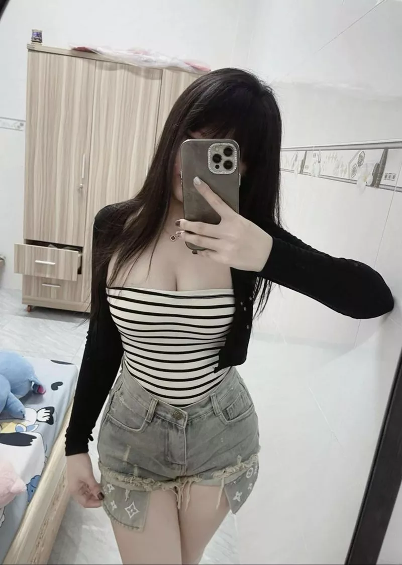 Hình Ảnh Gái Đẹp Chụp Gương Hot Trend Mạng Xã Hội