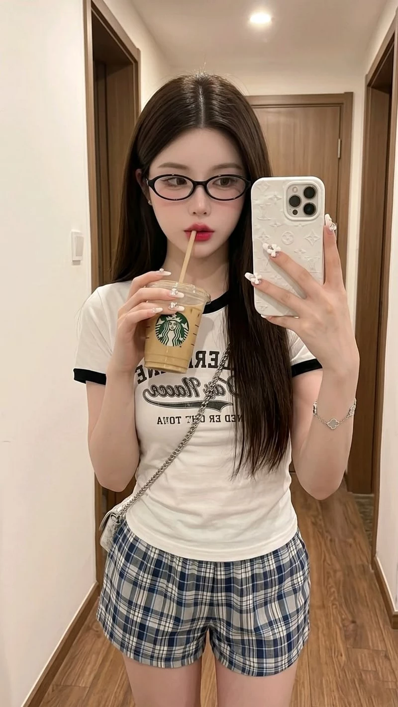 Hình Gái Xinh Chụp Gương Đang Thịnh Hành Trên TikTok