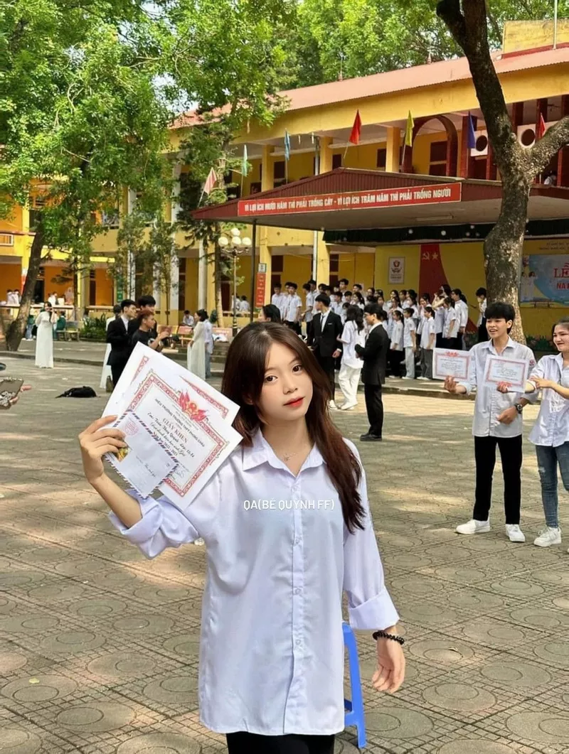 Nhan Sắc Gái Xinh Lớp 10 Khiến Cộng Đồng Mạng Chú Ý